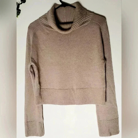 Babaton Aritzia Titus Cropped 100 Merino Wool Turtleneck Sweater  Sz XS/S… - Picture 2 of 10